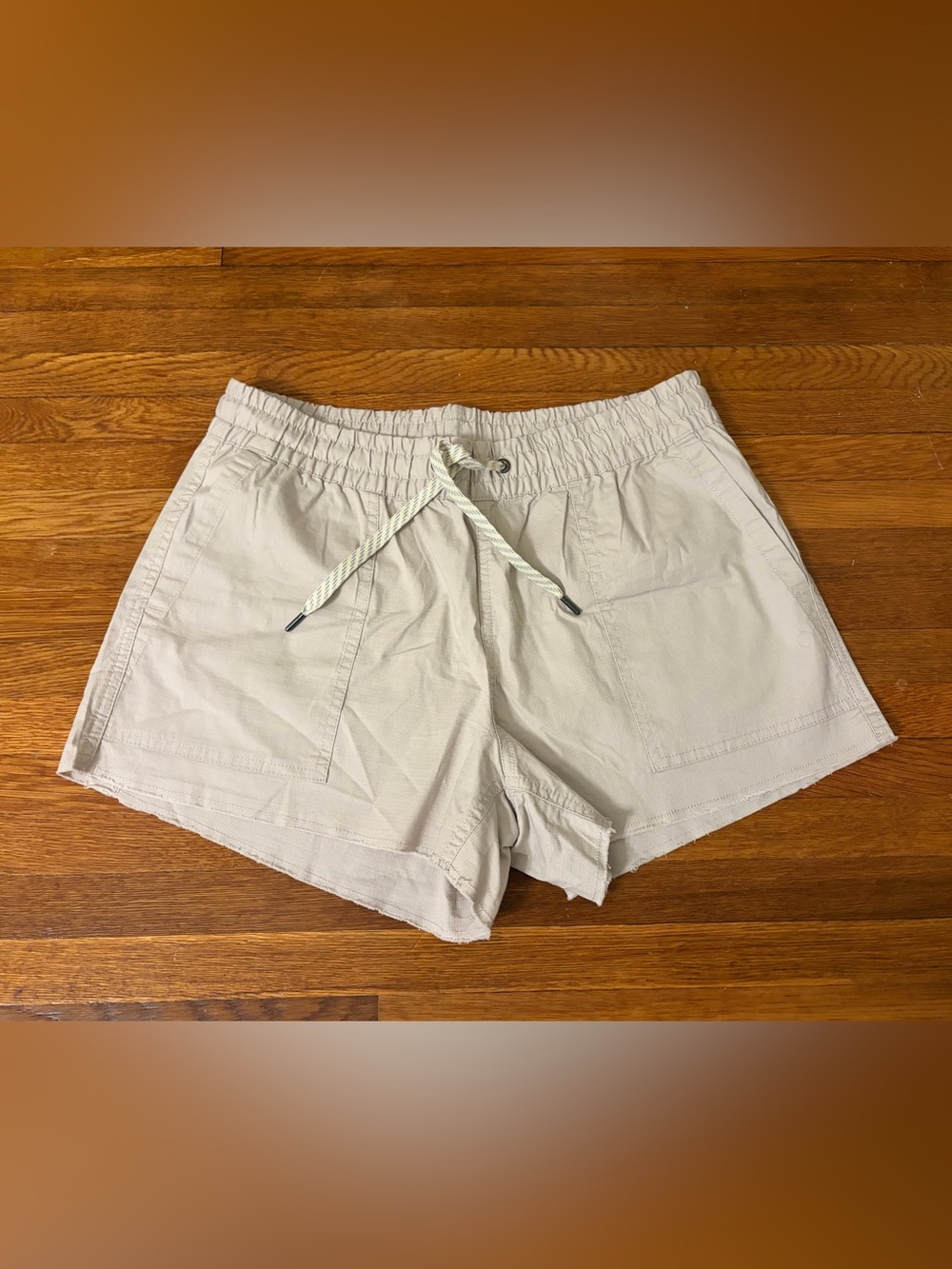 Vuori Vintage Riptop Shorts - size small